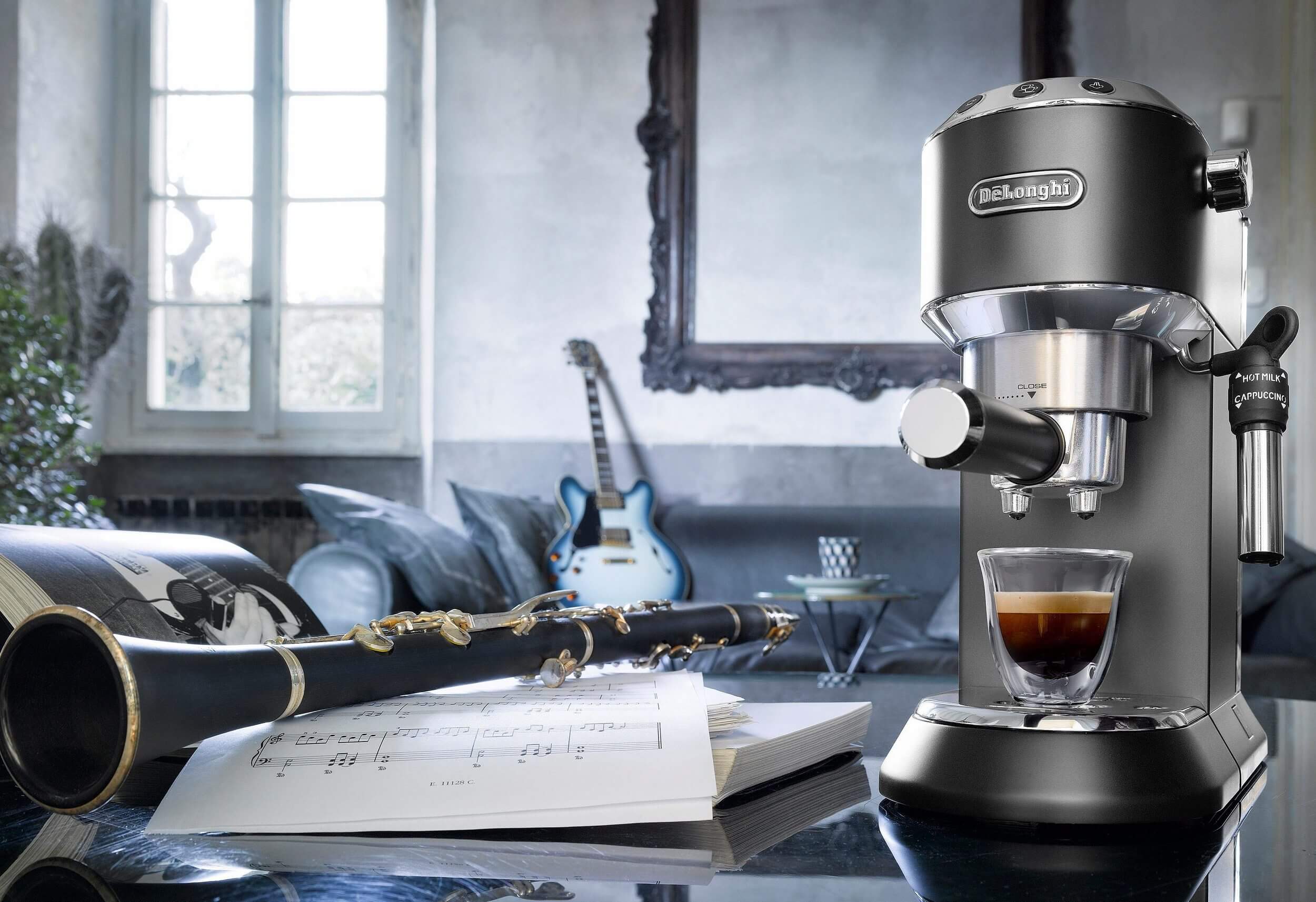 De'Longhi Dedica Style Pump Espresso Machine, Black, EC685.BK, 220 volts  (not for usa - european cord) - زود شاپ