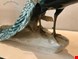 مجسمه نقاشی با دست دکوری چینی طاووس آنتیک قدیمی Exquisite Dresdner Porzellan Pfauenschwanzschleife geschlossen blickend nach vorne Figur Deutschland