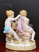  مجسمه دکوری چینی آنتیک قدیمی مایسن آلمان Meissener Gruppe von zwei Jungen mit Hahn und Käfig 19 Jahrhundert