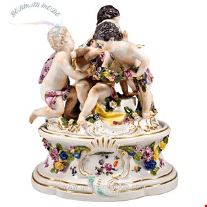 مجسمه دست ساز دکوری چینی آنتیک قدیمی مایسن آلمان  Frühe Meissener Amorgruppe um 1750 Allegorie des Frühlings mit zusätzlichem Sockel
