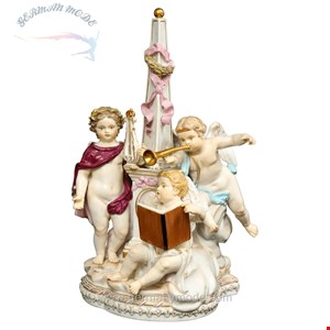 مجسمه نقاشی با دست دکوری چینی آنتیک قدیمی مایسن آلمان Allegorische Gruppe von drei Putten aus Meissener Porzellan des 19 Jahrhunderts mit Musikmotiven